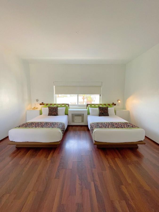 Seven Crown Express & Suites By Kavia Cabo San Lucas Exterior photo